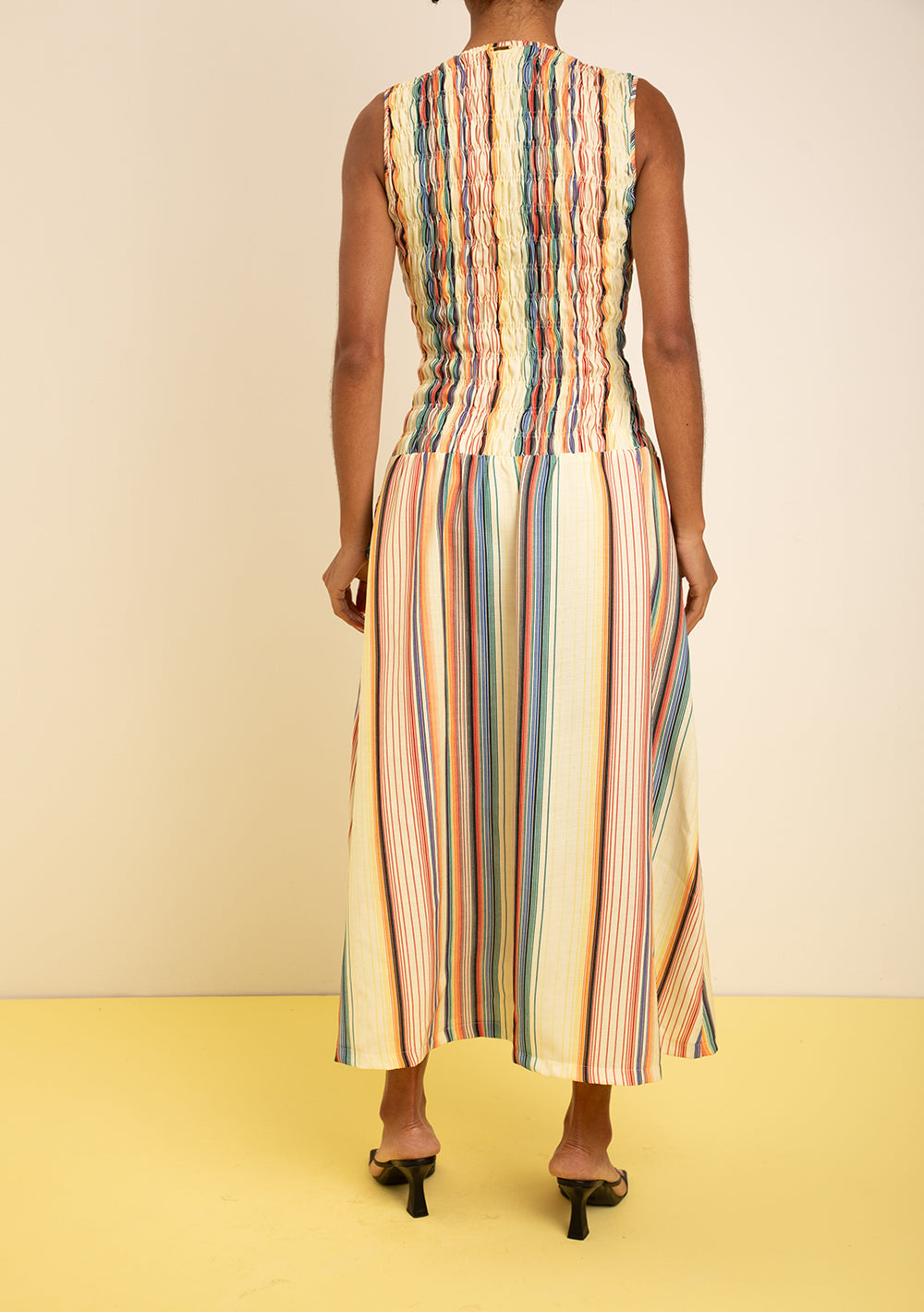 Vestido Midi Ajustado Escote Redondo Sin Mangas