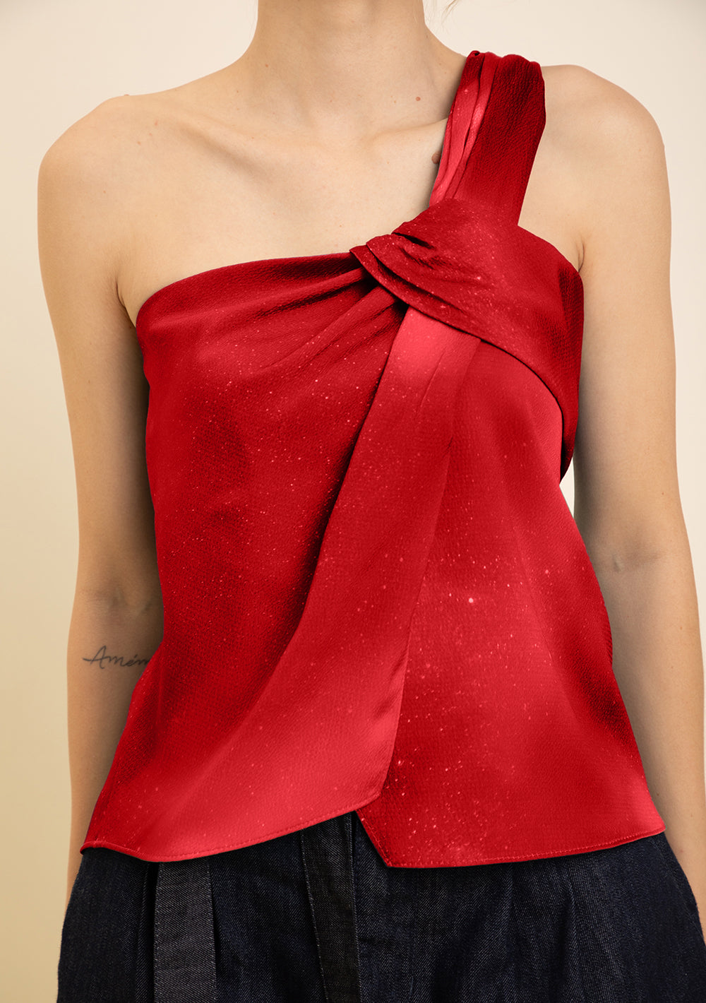 Regata Suelta De Un Solo Hombro