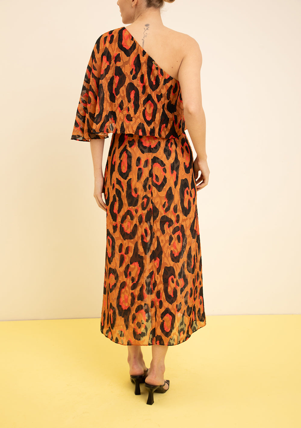 Vestido Midi Ajustado De Un Solo Hombro Sin Mangas