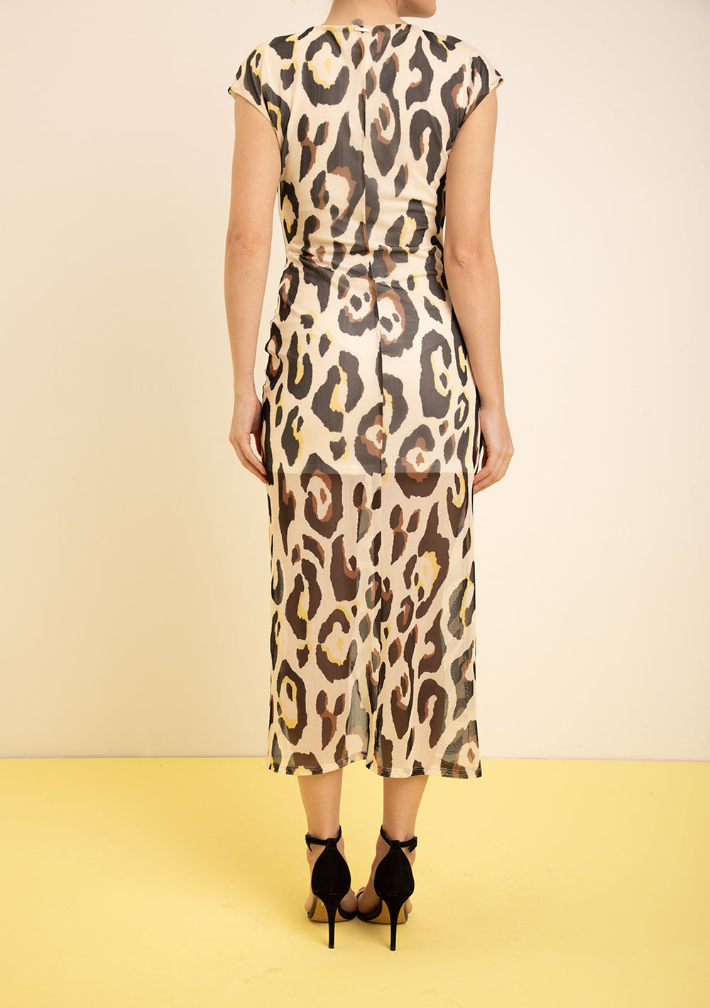 Vestido Midi Ajustado Escote Redondo Sin Tirantes