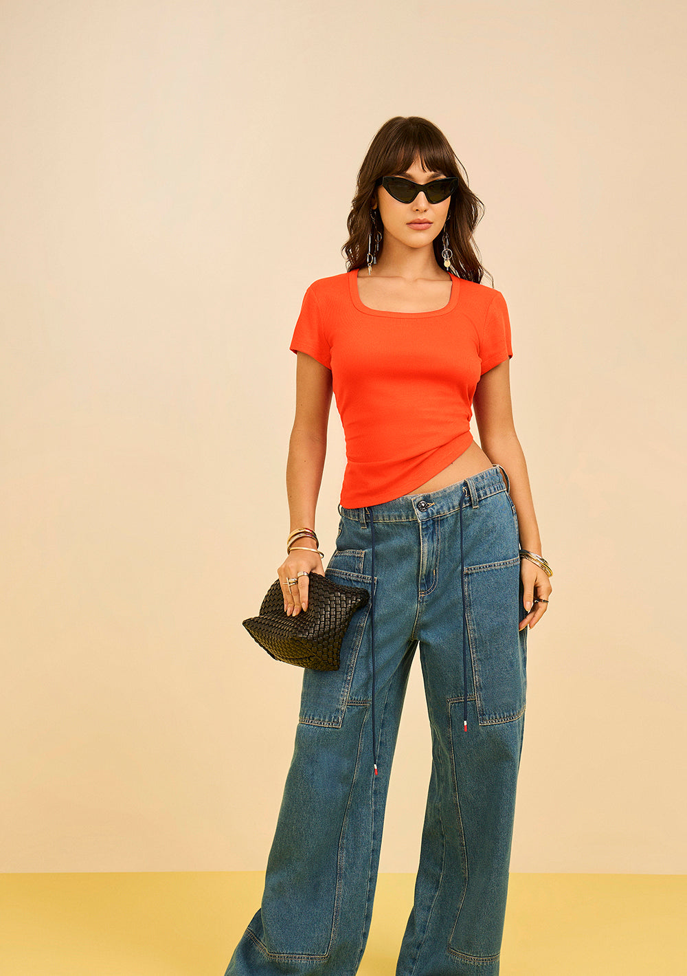 Blusa Ajustada Escote Redondo Mangas Cortas