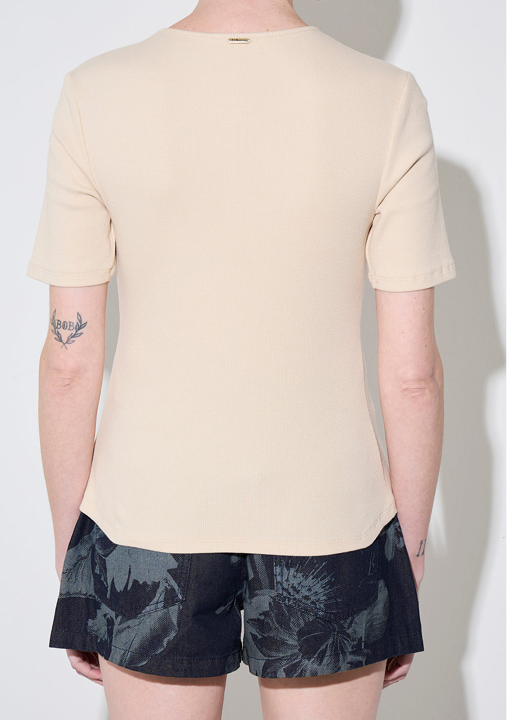Blusa Ajustada Escote Redondo Mangas Cortas