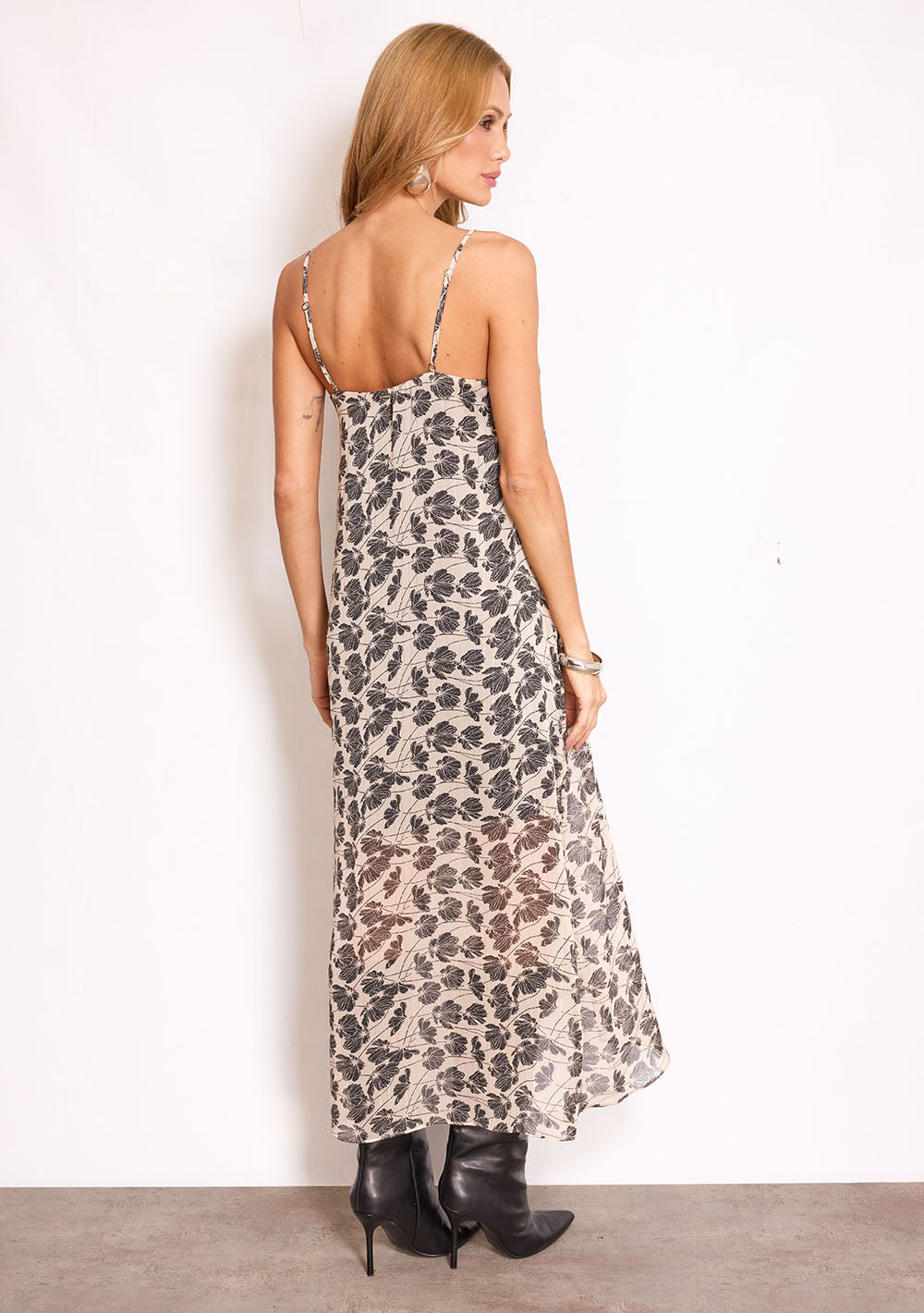 Vestido Midi Suelto con Escote en V y Tirantes