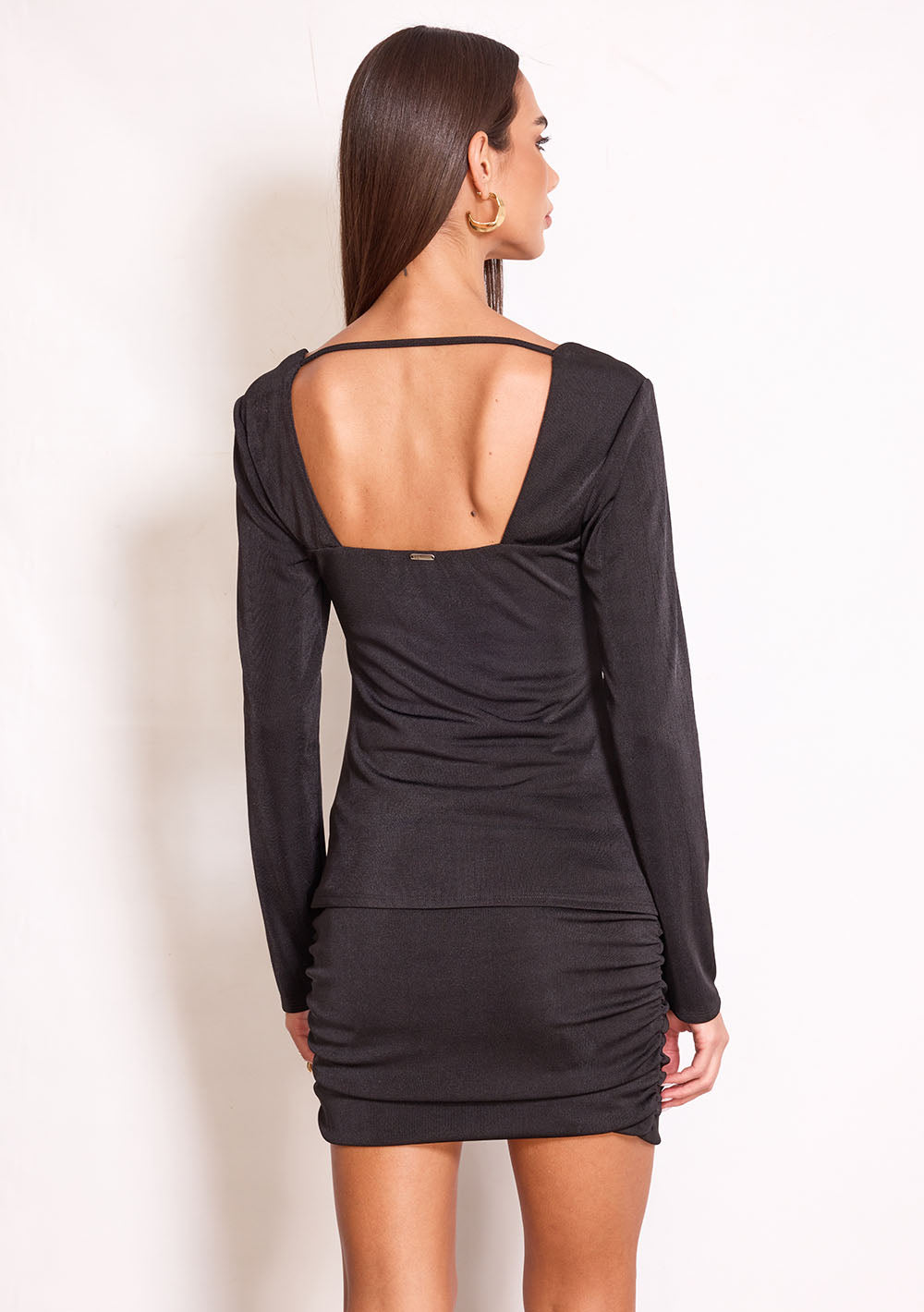 Blusa Ajustada Escote Recto Mangas Largas