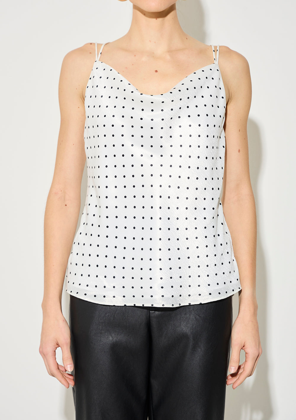 Blusa Ajustada Escote En V Sin Mangas