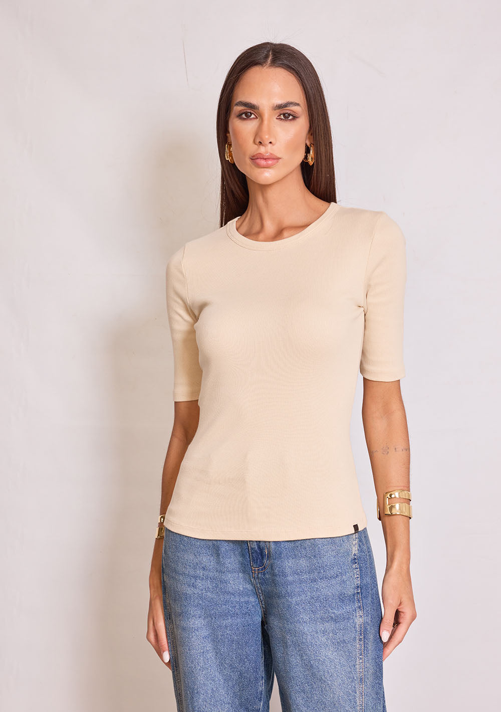 Blusa Ajustada Cuello Redondo Mangas Cortas
