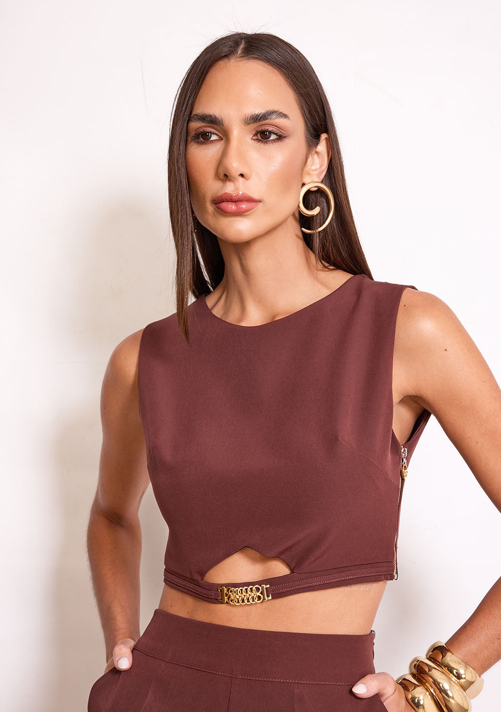 Blusa Cropped Ajustada Cuello Redondo sin Mangas