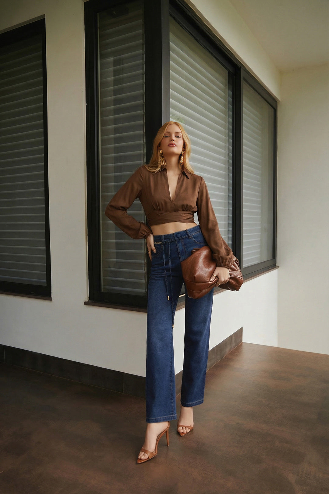 Blusa Cropped Ajustada Escote en V Mangas Largas