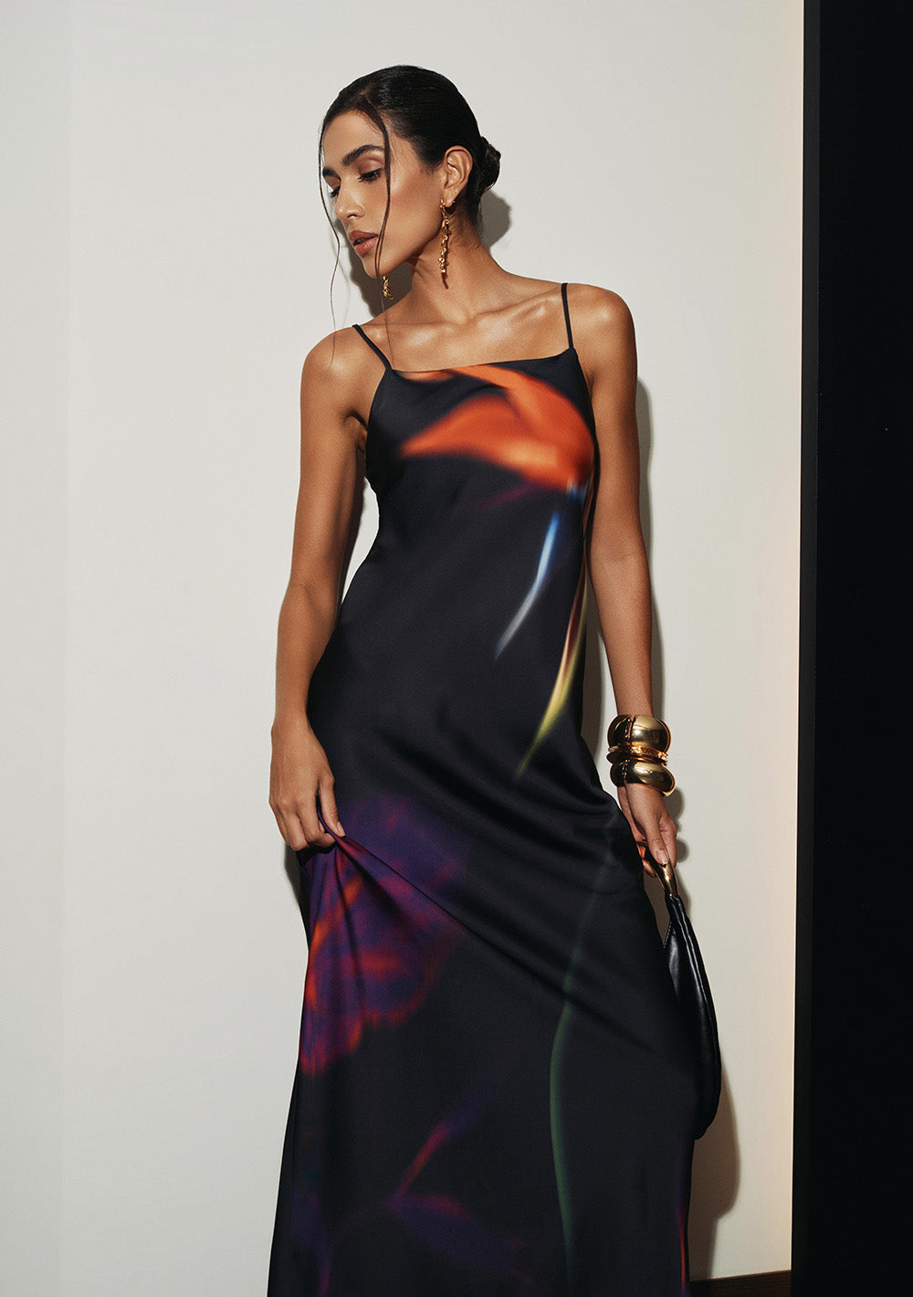 Vestido Midi Ajustado Escote Recto Con Tirantes