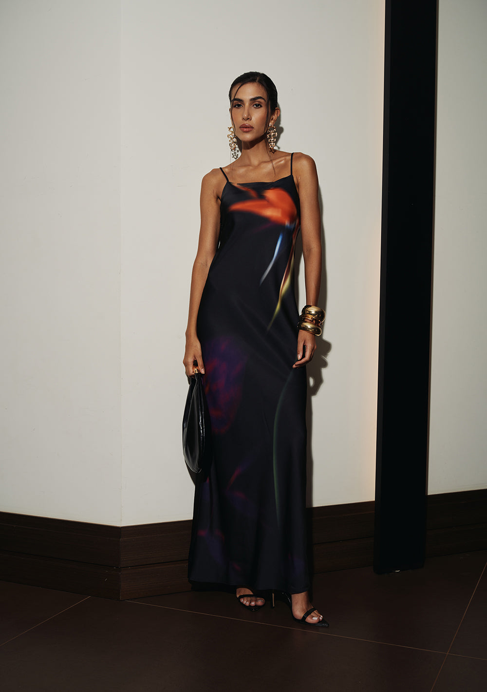 Vestido Midi Ajustado Escote Recto Con Tirantes