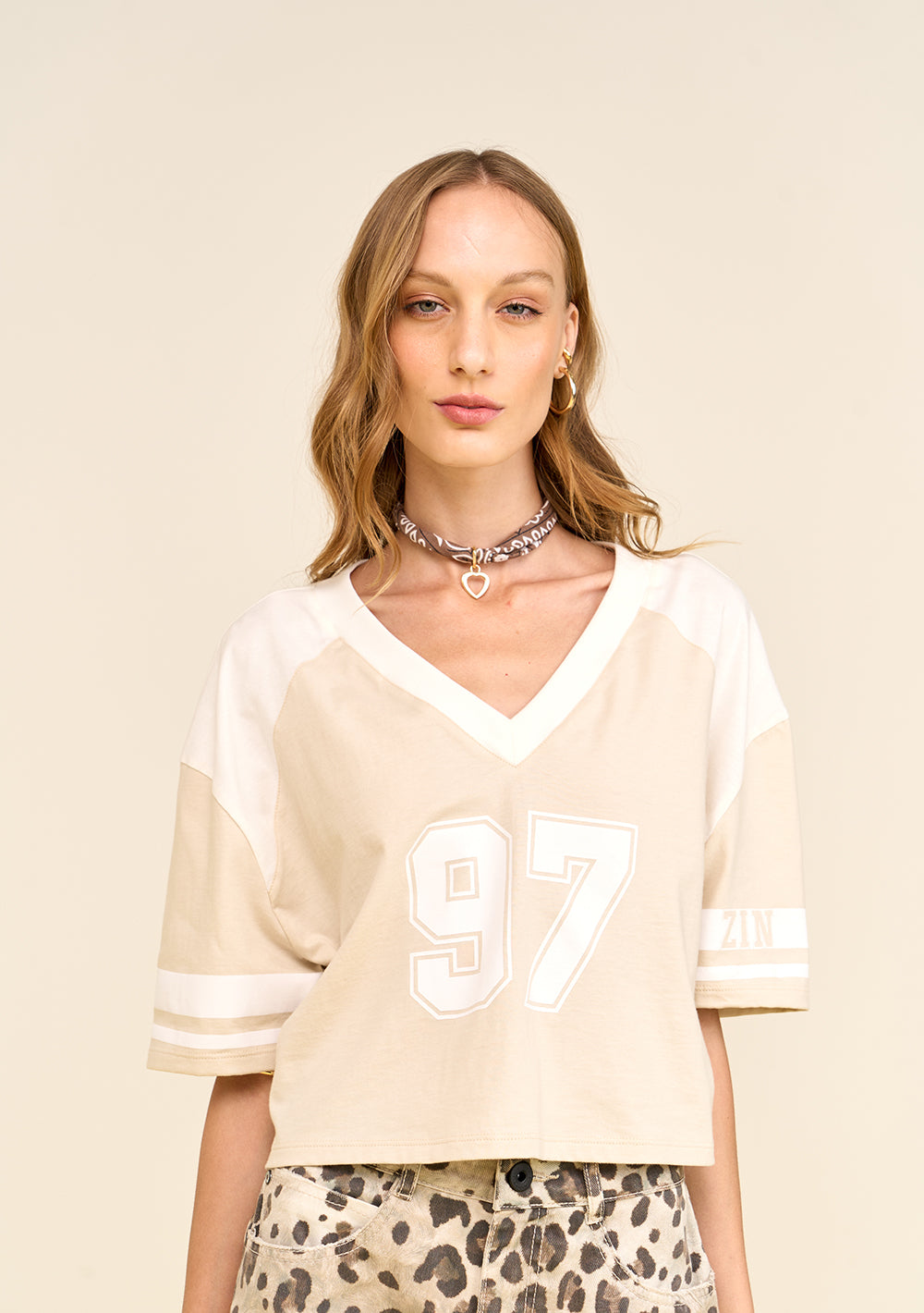 T-Shirt Oversized Escote en V Mangas Tres Cuartos Cropped