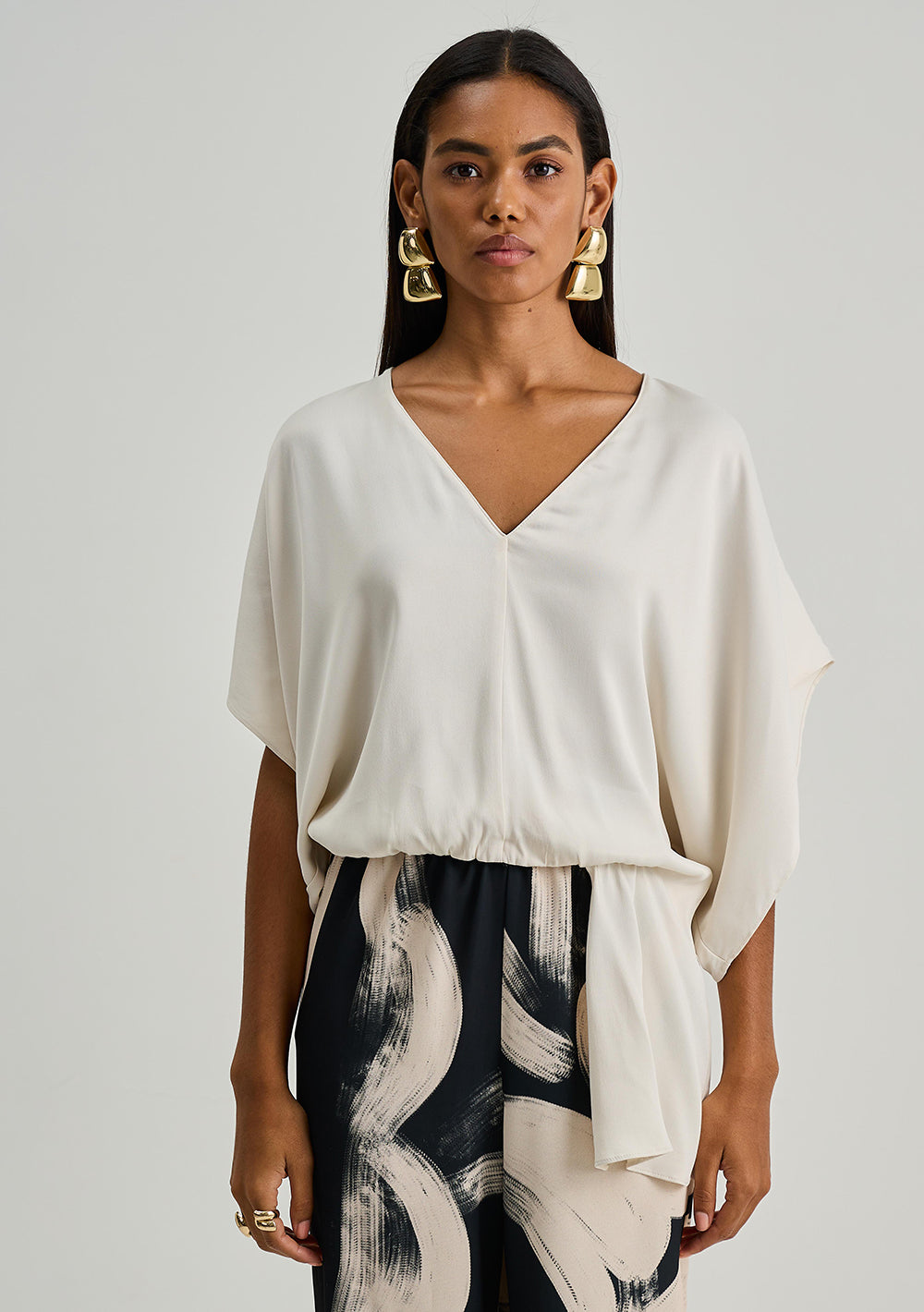 Blusa Suelta Escote en V Mangas Cortas Cropped