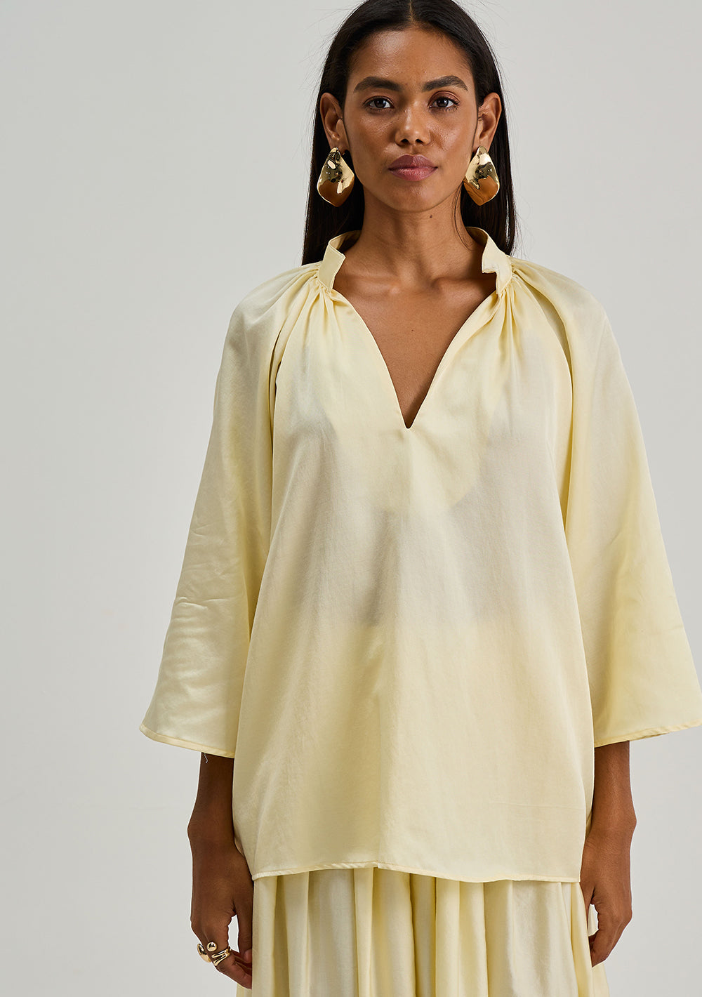 Blusa Suelta Escote en V Mangas Cortas