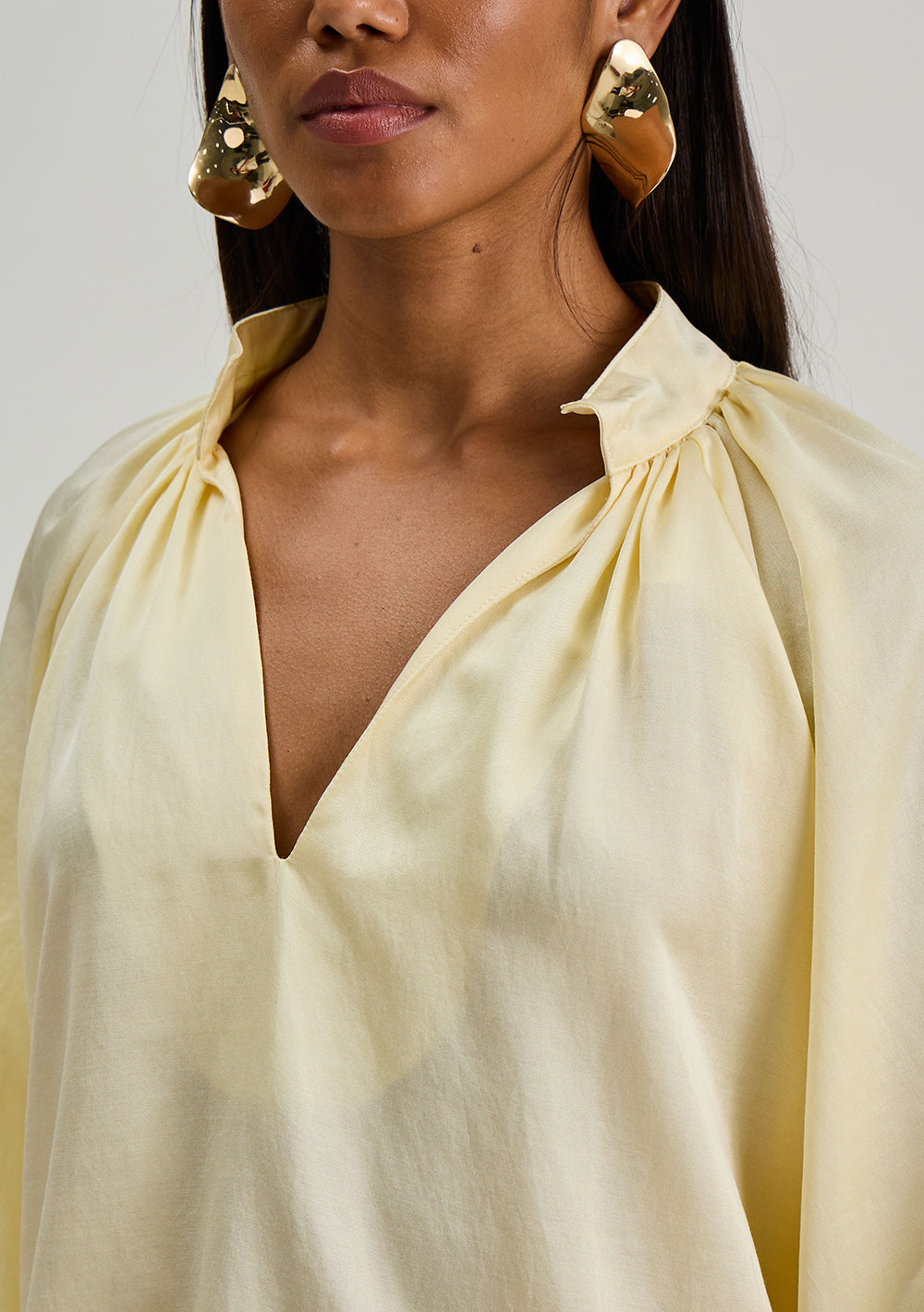 Blusa Suelta Escote en V Mangas Cortas