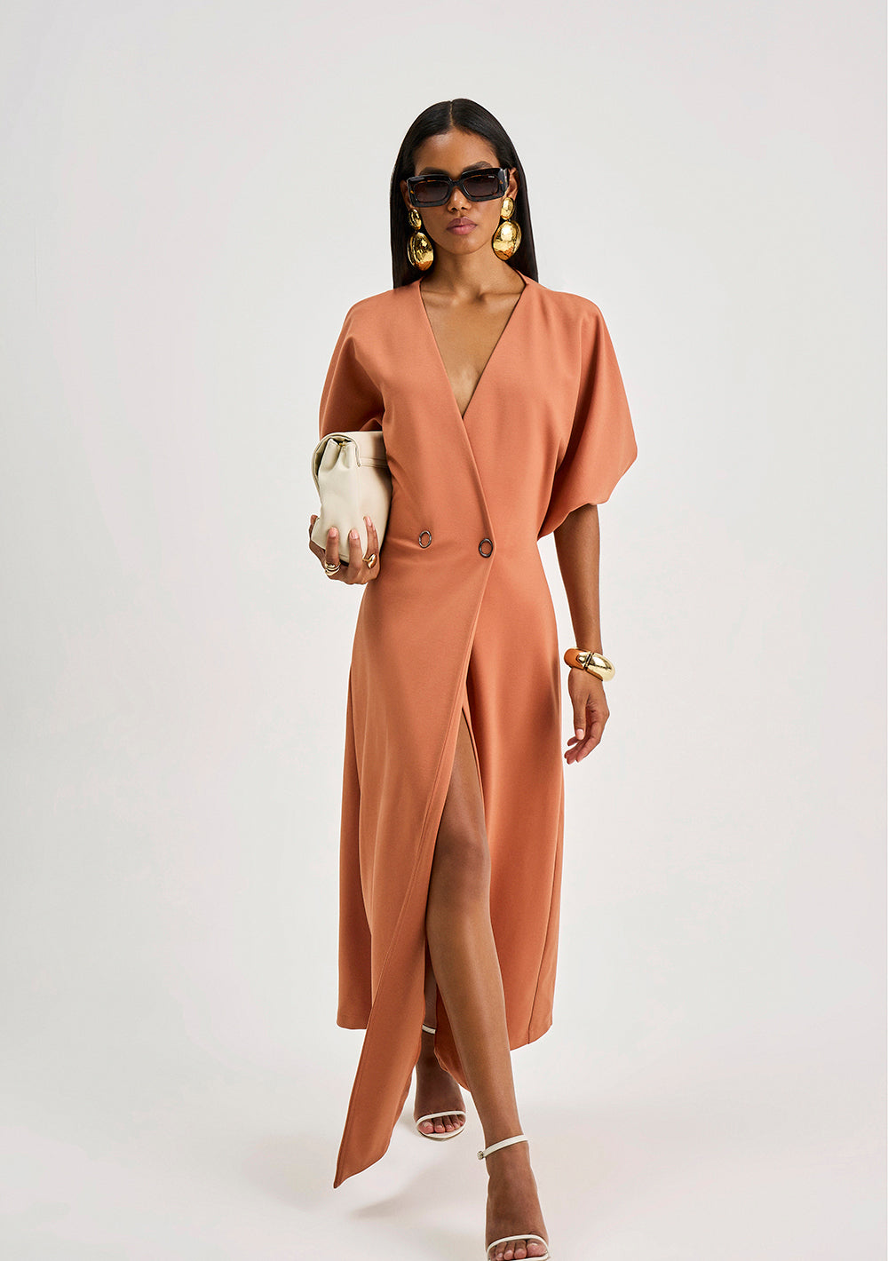 Vestido Suelto Escote en V Mangas Cortas Midi