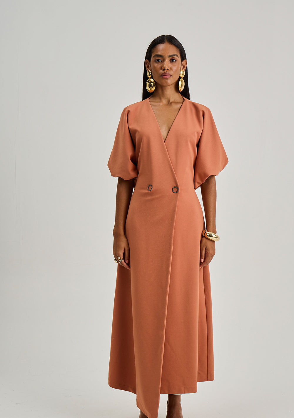 Vestido Suelto Escote en V Mangas Cortas Midi