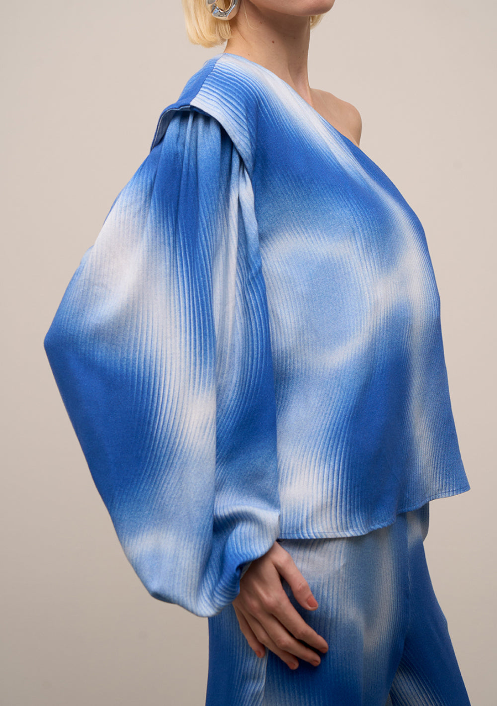 Blusa Suelta De Un Solo Hombro Mangas Largas