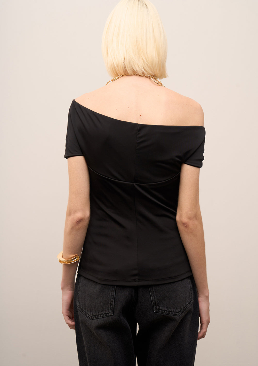 Blusa Ajustada Off Shoulder Sin Tirantes