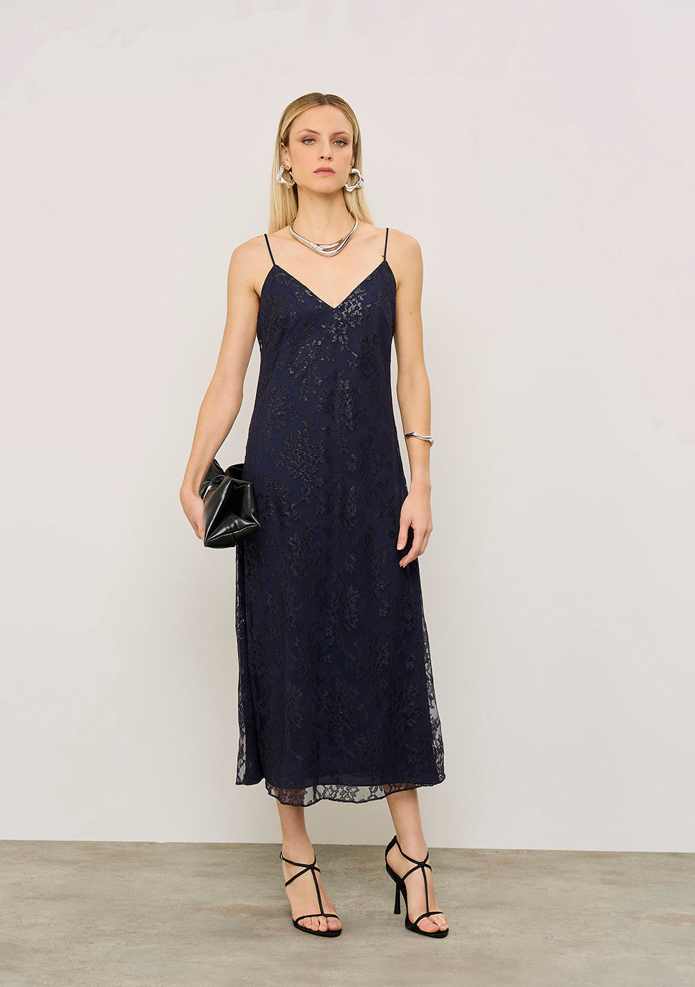 Vestido Midi Ajustado Escote En V Con Tirantes