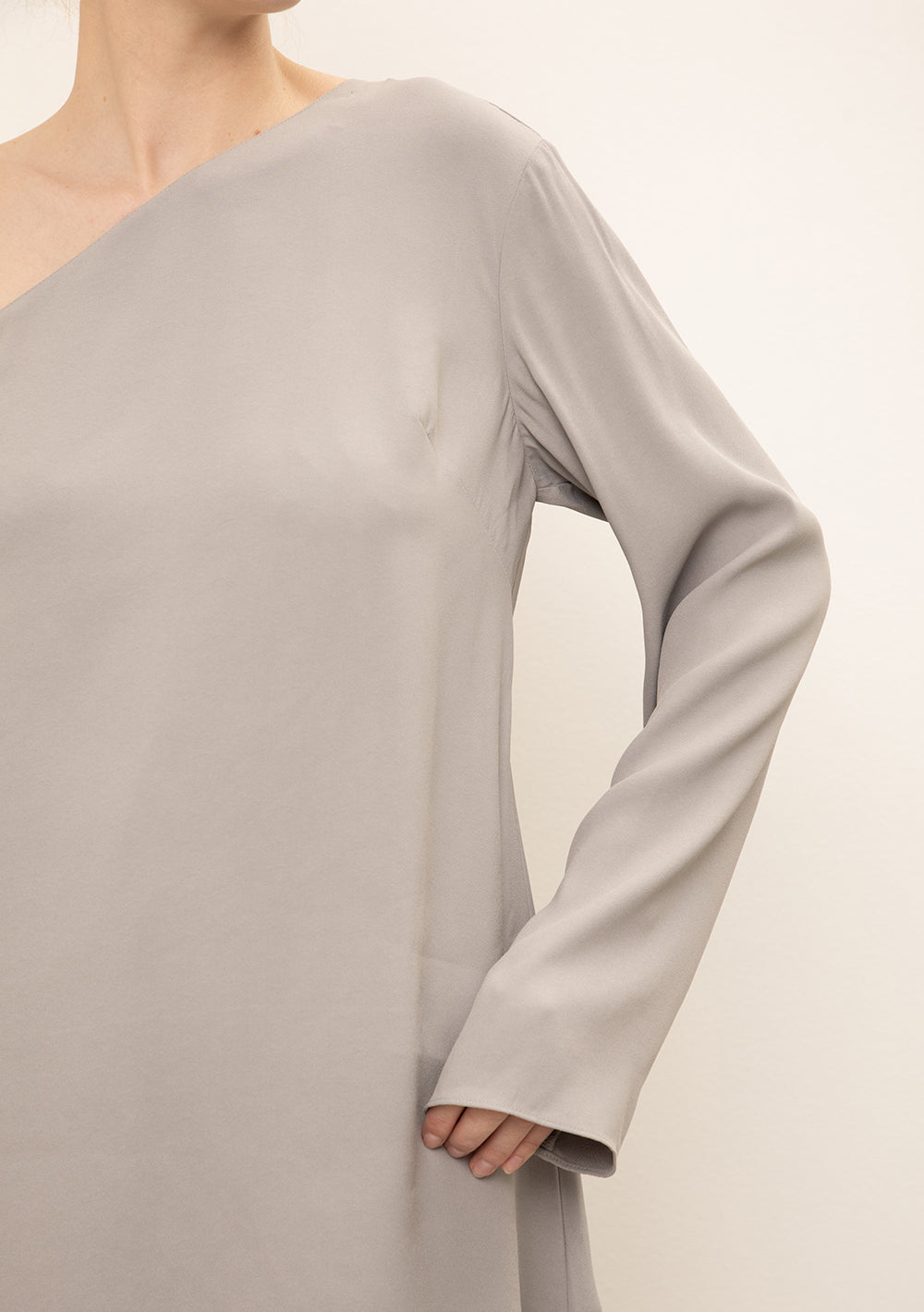 Vestido Corto Suelto De Un Solo Hombro Mangas Largas