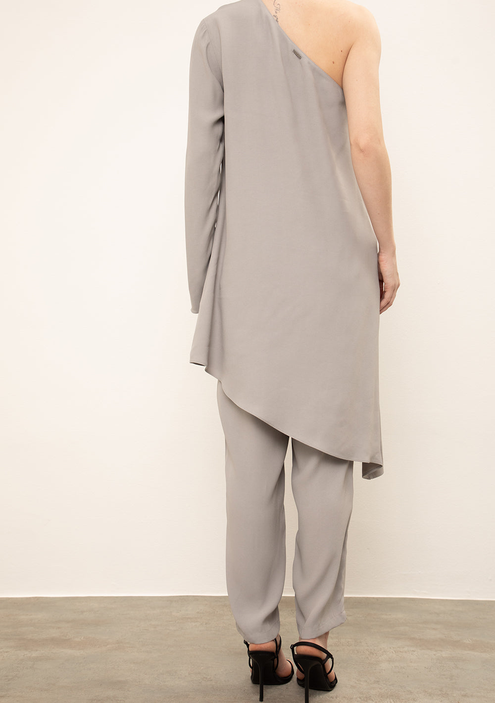 Vestido Corto Suelto De Un Solo Hombro Mangas Largas