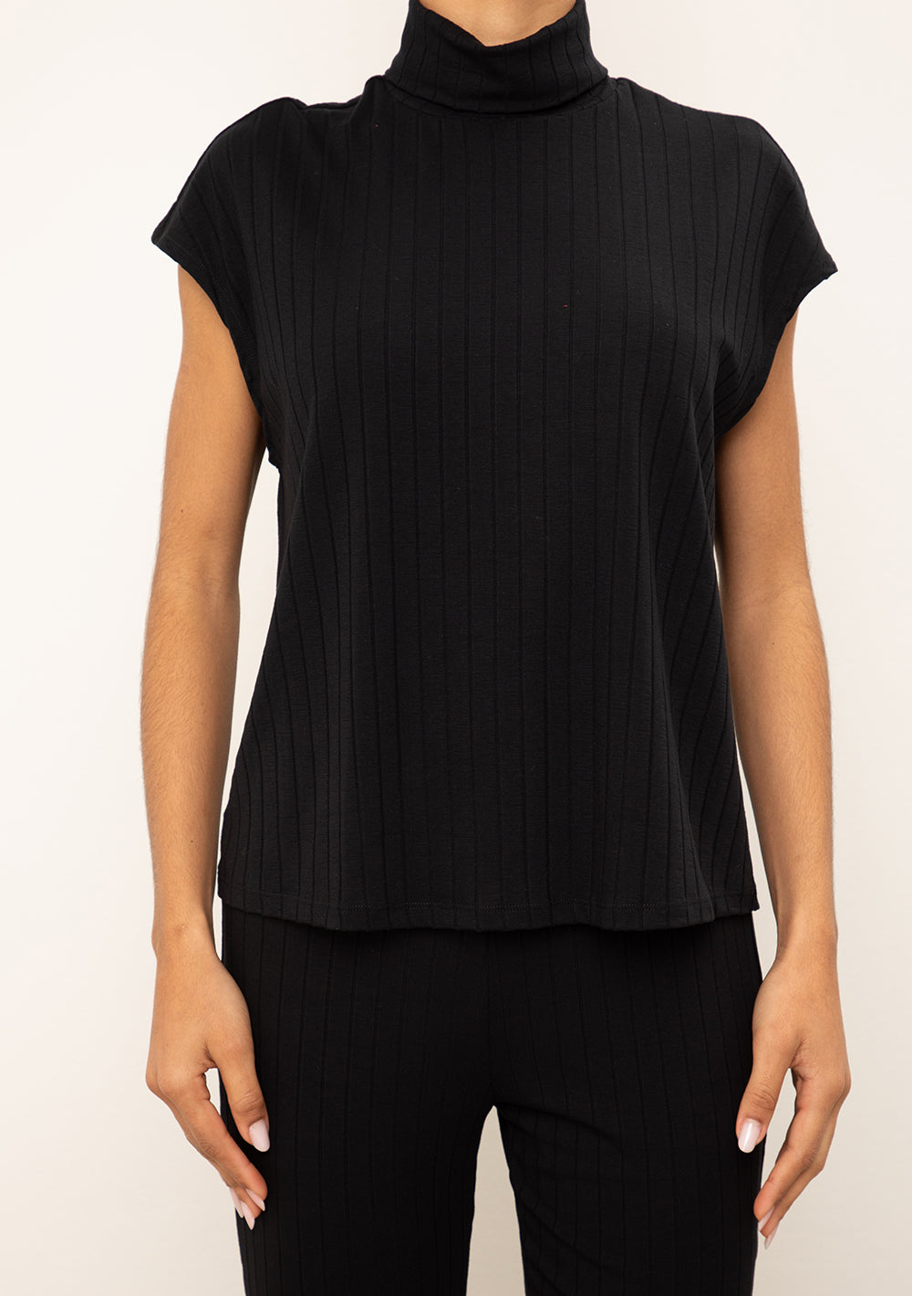 Blusa Suelta Cuello Alto Mangas Cortas