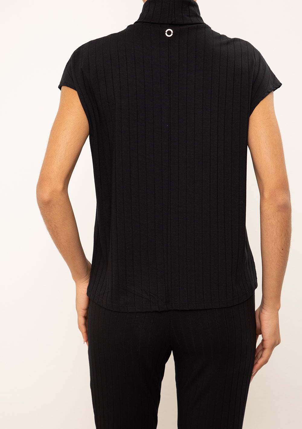 Blusa Suelta Cuello Alto Mangas Cortas