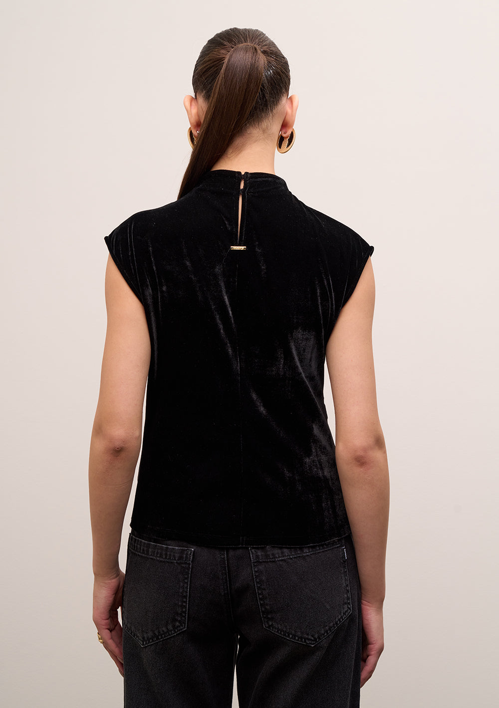 Blusa Ajustada Escote Recto Mangas Cortas