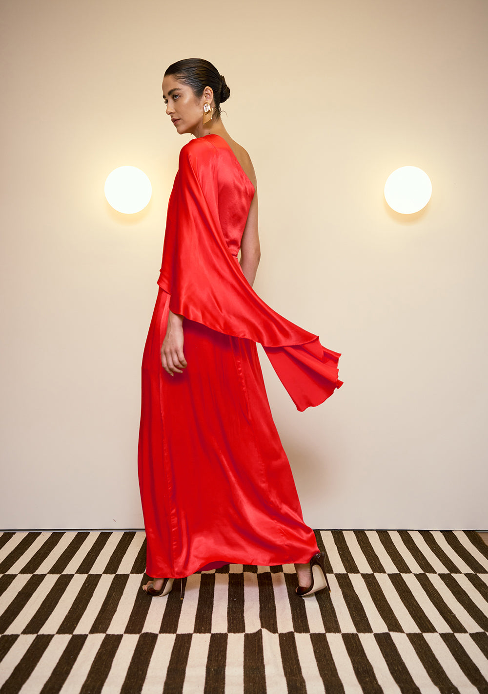 Vestido Largo Suelto Un Hombro Mangas Largas