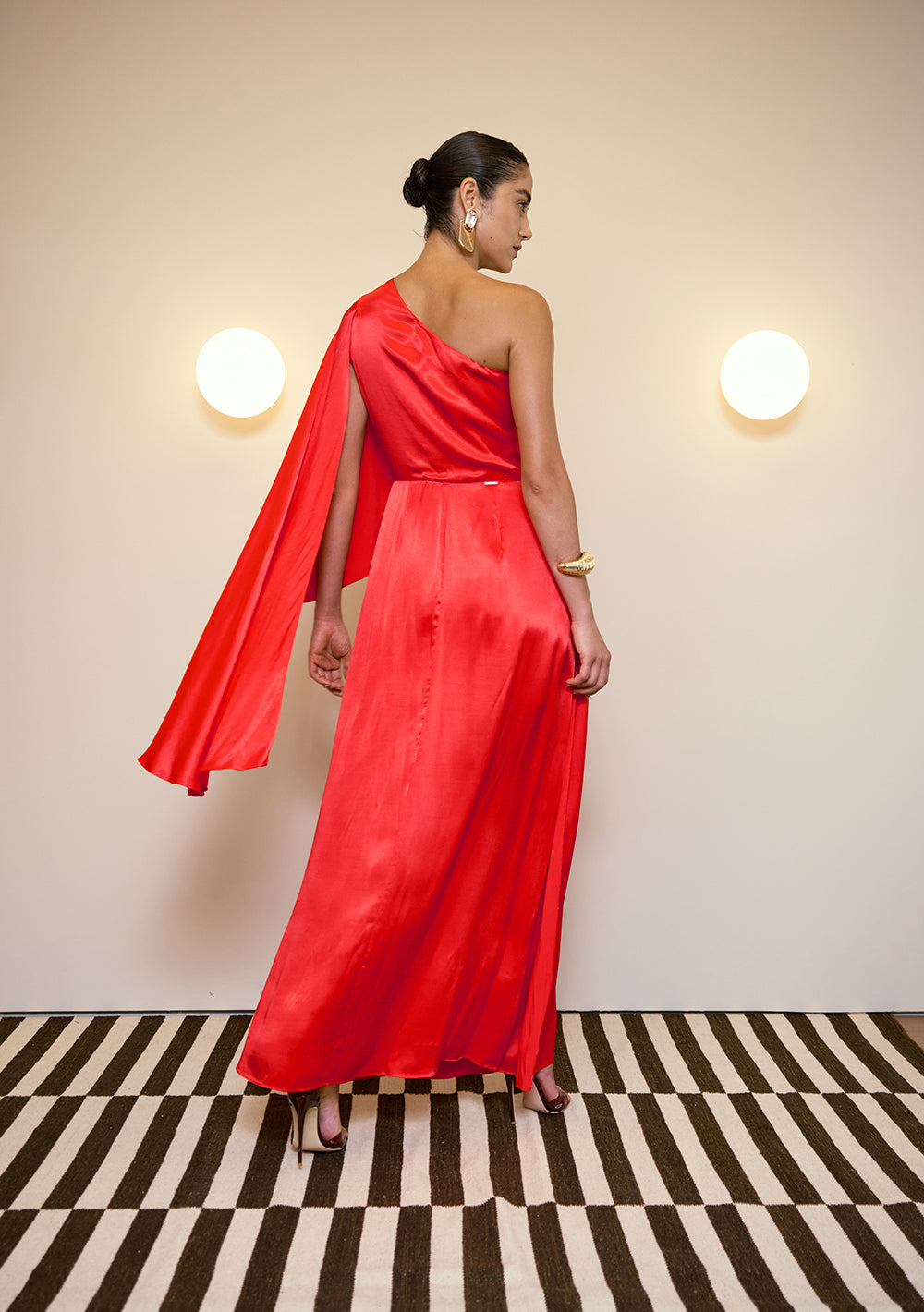 Vestido Largo Suelto Un Hombro Mangas Largas