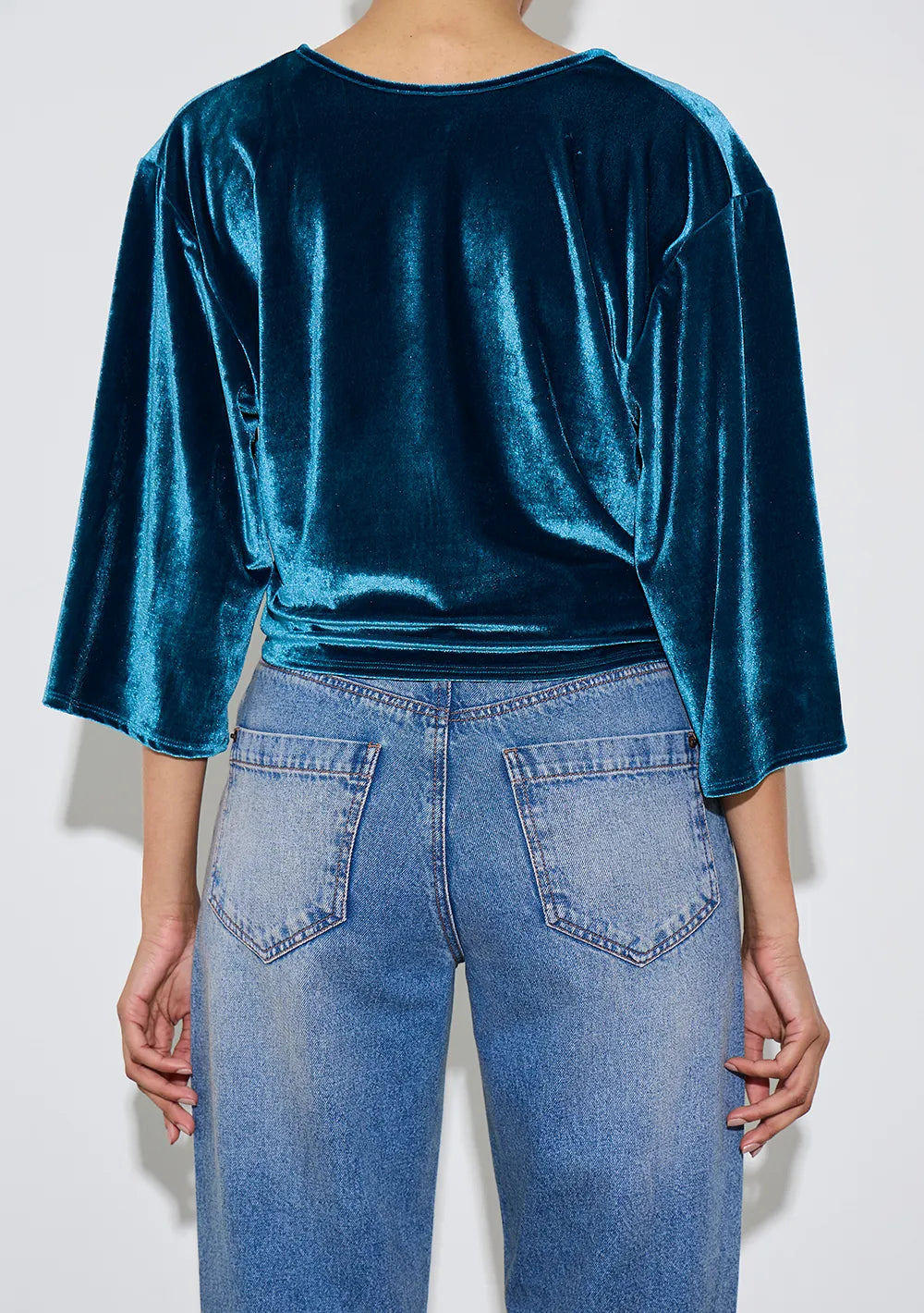 Blusa Ajustada Cropped Escote En V Mangas 7 Octavos
