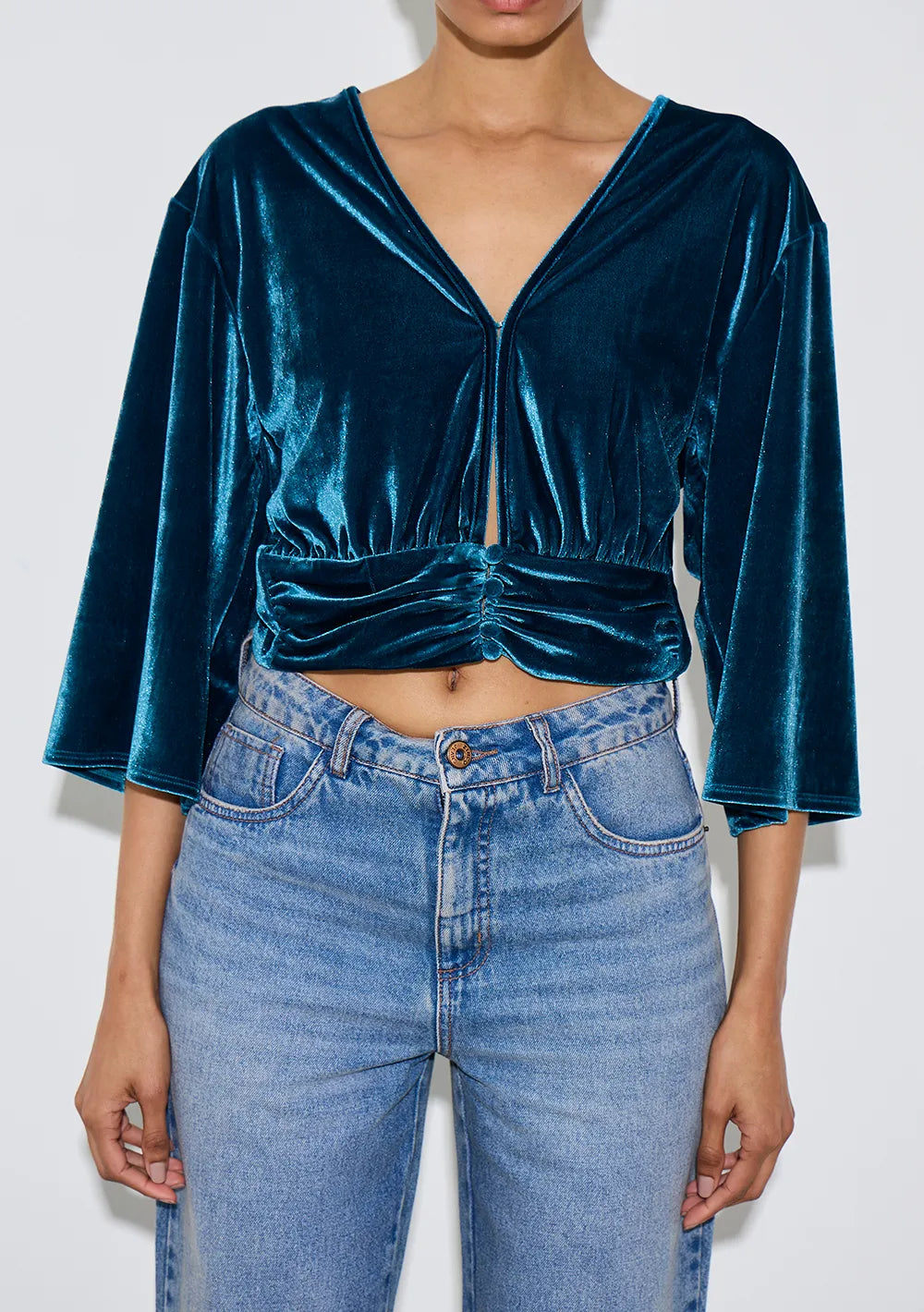 Blusa Ajustada Cropped Escote En V Mangas 7 Octavos