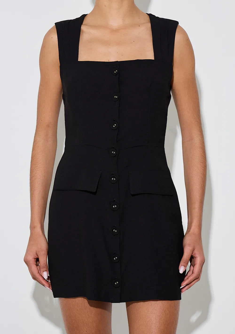 Vestido Corto Ajustado Escote Recto Sin Mangas