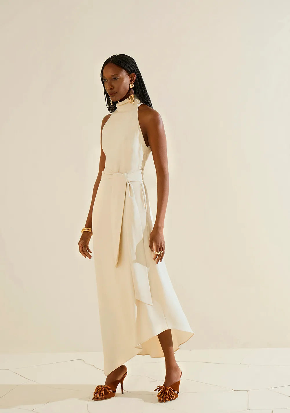 Vestido Midi Ajustado Cuello Alto Sin Mangas