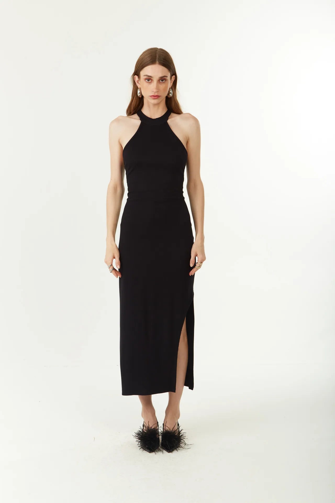 Vestido Ajustado Cuello Alto Sin Mangas Midi