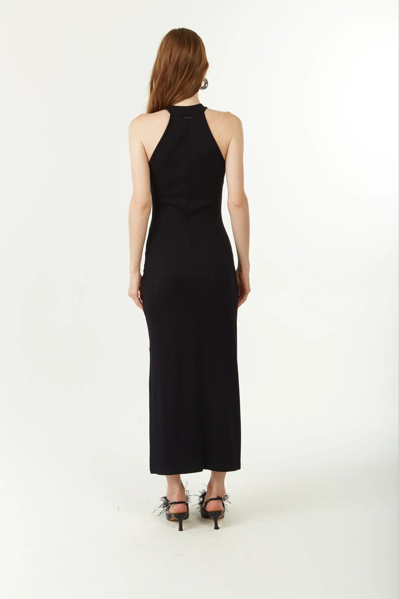 Vestido Ajustado Cuello Alto Sin Mangas Midi