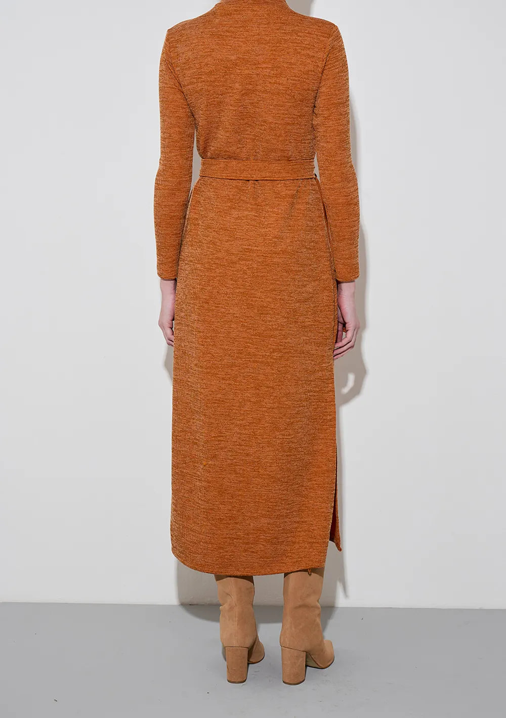 Vestido Suelto Midi Cuello Alto Mangas Largas