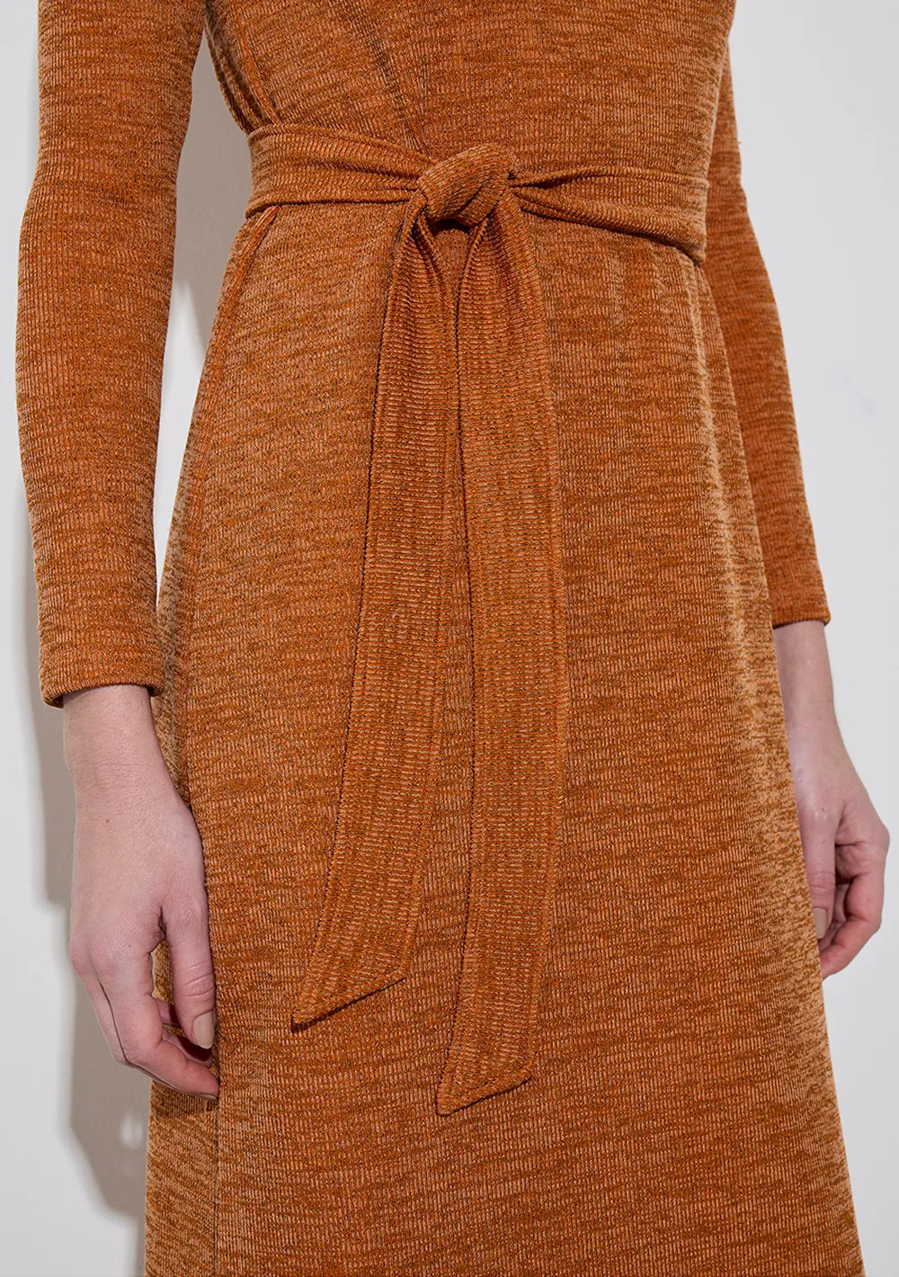 Vestido Suelto Midi Cuello Alto Mangas Largas