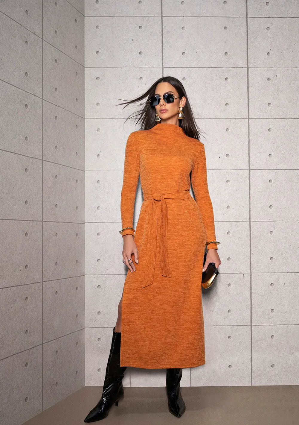 Vestido Suelto Midi Cuello Alto Mangas Largas